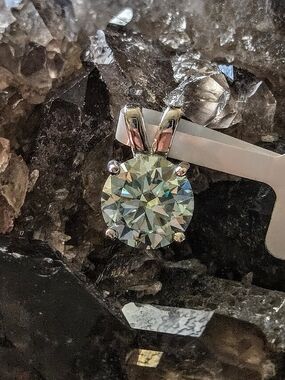 NWT 1 CARAT GREEN MOISSANITE 925 STERLING SILVER PENDANT